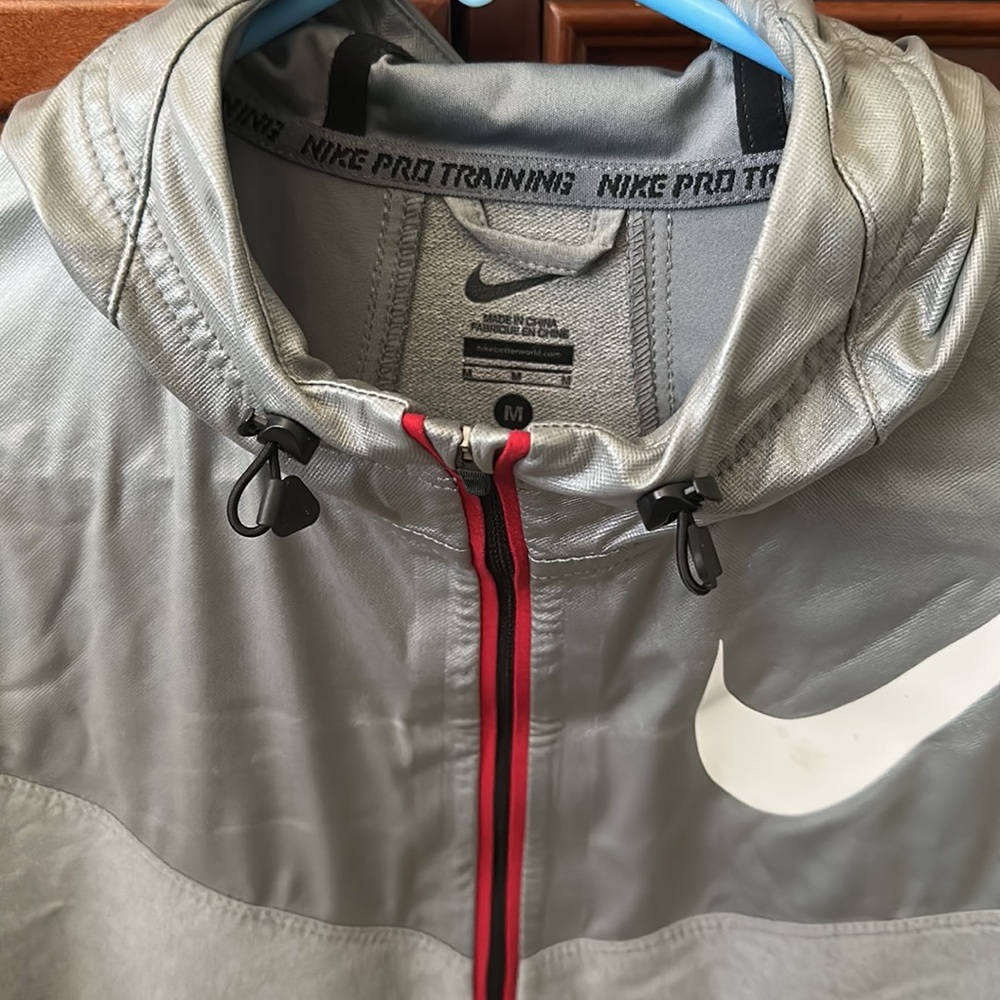 Nike Men's Windbreaker - Picture 2 of 5